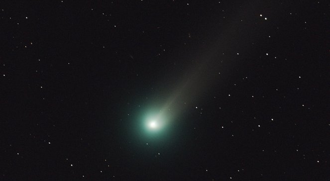  Take binoculars and sp ó jrz in the sky. yet possible to observe the comet Lovejoy 