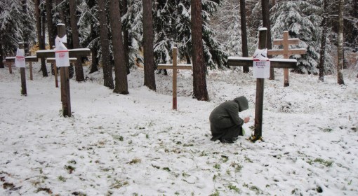 Kuropaty: krzyże dla ofiar NKWD