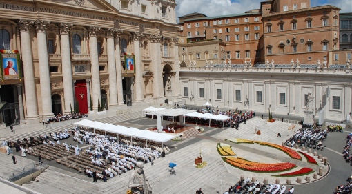 Watykan: msza dziękczynna za kanonizację Jana Pawła II i Jana XXIII