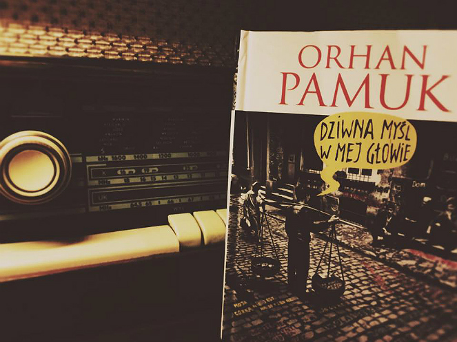 Okładka książki pt. "Dziwna myśl w mej głowie" Orhana Pamuka, fot. Michał Nogaś