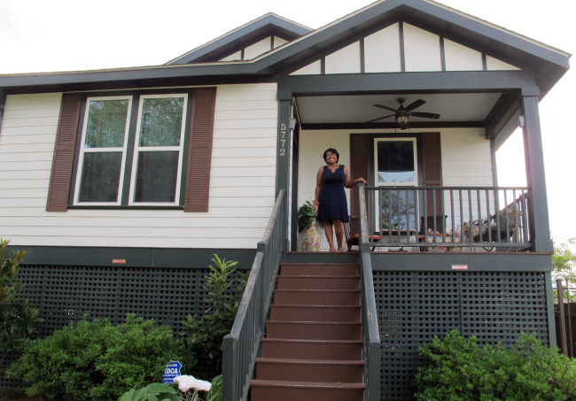 Angela Conchita Isla otrzymała nowy dom dzięki projektowi "Project Home Again". Foto: PAP/Inga Czerny