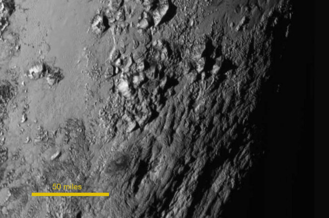 Górzysta powierzchnia Plutona sfotografowana przez sondę New Horizons. Foto: NASA-JHUAPL-SwRI
