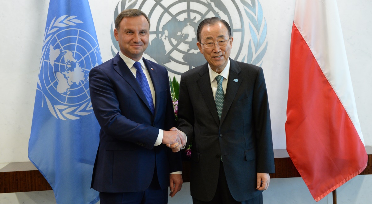 Prezydent RP Andrzej Duda (L) i Sekretarz Generalny Narodów Zjednoczonych Ban Ki-moon (P) podczas spotkania w siedzibie ONZ w Nowym Jorku, fot. PAP/Jacek Turczyk